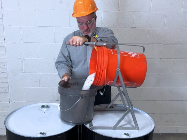 15 Series Can Tippers video image