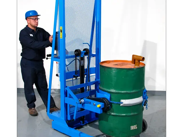 Secure 55-gallon (210L) steel drum in holder with cinch chain and ratchet. Model 510-120 shown.