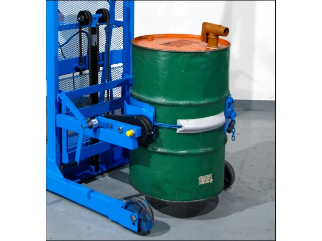 Secure drum in holder with cinch chain with flexible cover