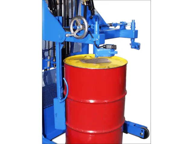 Single-Stage MORStak Drum Racker - Engage upright drum on floor