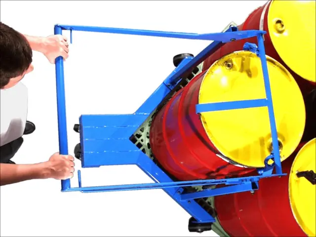 V-shaped base gives access to a drum at pallet corners