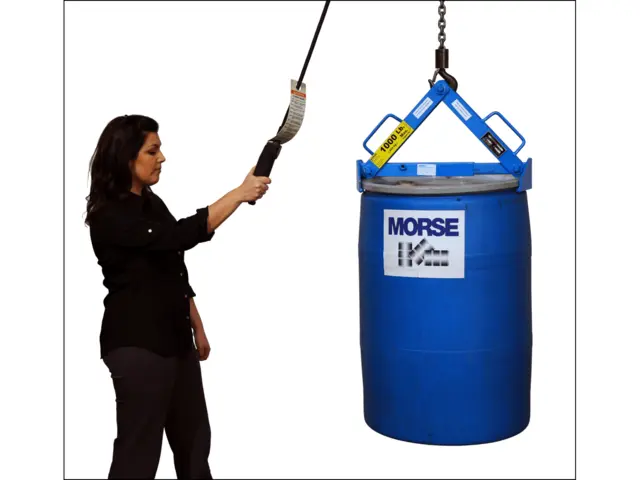Lift a RIMMED plastic drum
